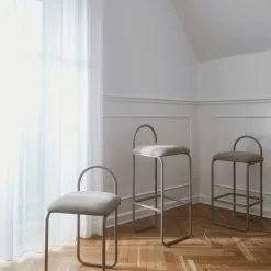 AYTM Angui Barhocker H82.5 Cm, Taupe -Cozy Living aytm angui bar chair anthracite boucle l37xw39xh825 8