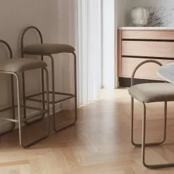 AYTM Angui Barhocker H92.5 Cm, Taupe -Cozy Living aytm angui bar chair anthracite boucle l37xw39xh925 12