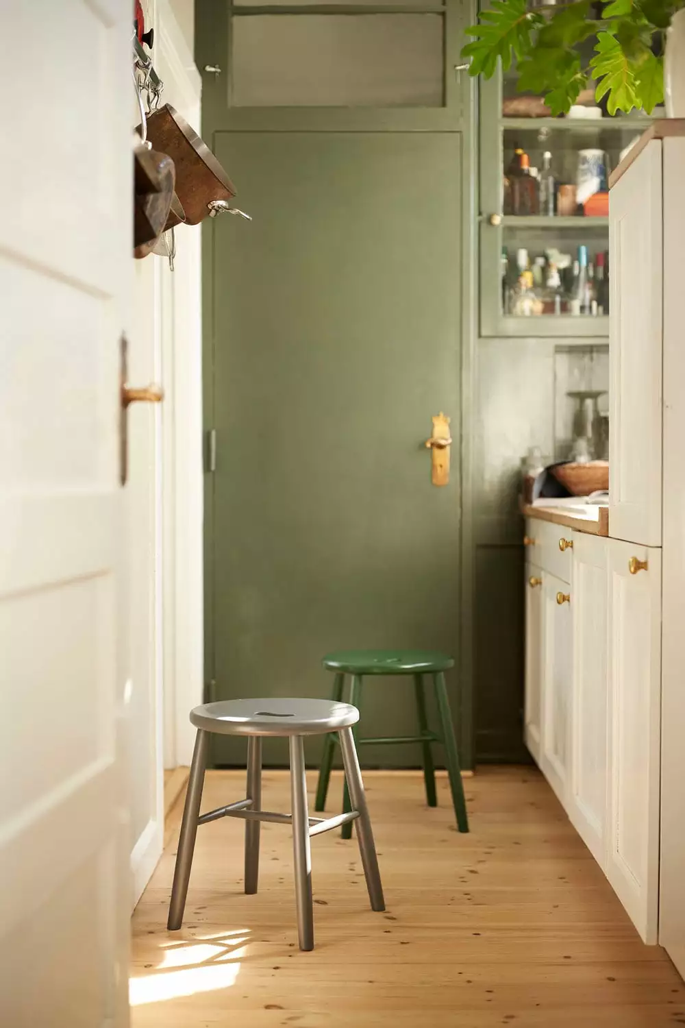 FDB Møbler J27 Stool, Dark Grey 2 FDB Møbler J27 Stool, Dark Grey – Bild 2