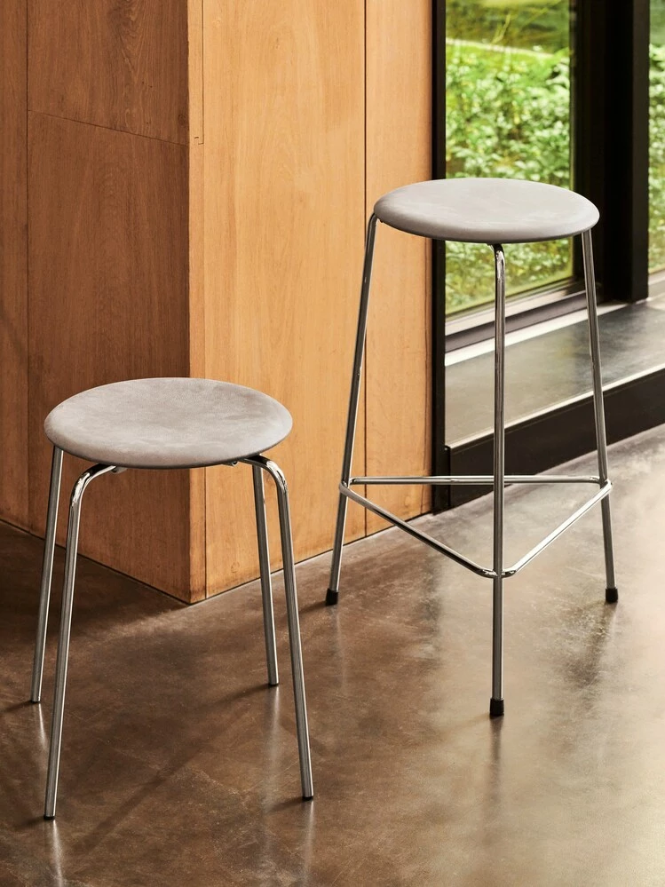Fritz Hansen High Dot Barhocker, Lavagrau / Chrom 2 Fritz Hansen High Dot Barhocker, Lavagrau / Chrom – Bild 2