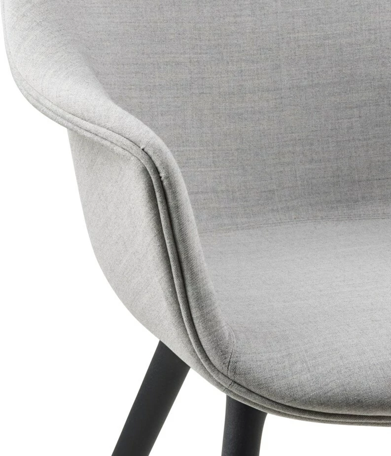 Gubi Bat Esszimmerstuhl Gepolstert / Kunststoffbasis, Remix 3 123 3 Gubi Bat Esszimmerstuhl Gepolstert / Kunststoffbasis, Remix 3 123 – Bild 3