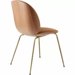 Gubi Beetle 3D Veneer Stuhl Walnussfarben/Messing, Belsuede Sp Fr 133 -Cozy Living gubi beetle dining chair antbrass belsuede sp fr 132 2