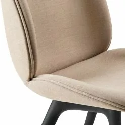 Gubi Beetle Stuhl Gepolstert / Kunststoffbasis, Remix 3 233 -Cozy Living gubi beetle dining chair front black plastic 15