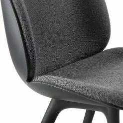 Gubi Beetle Stuhl Gepolstert Vorderseite / Kunststoffbasis, Hallingdal 65 173 -Cozy Living gubi beetle dining chair front black plastic 3