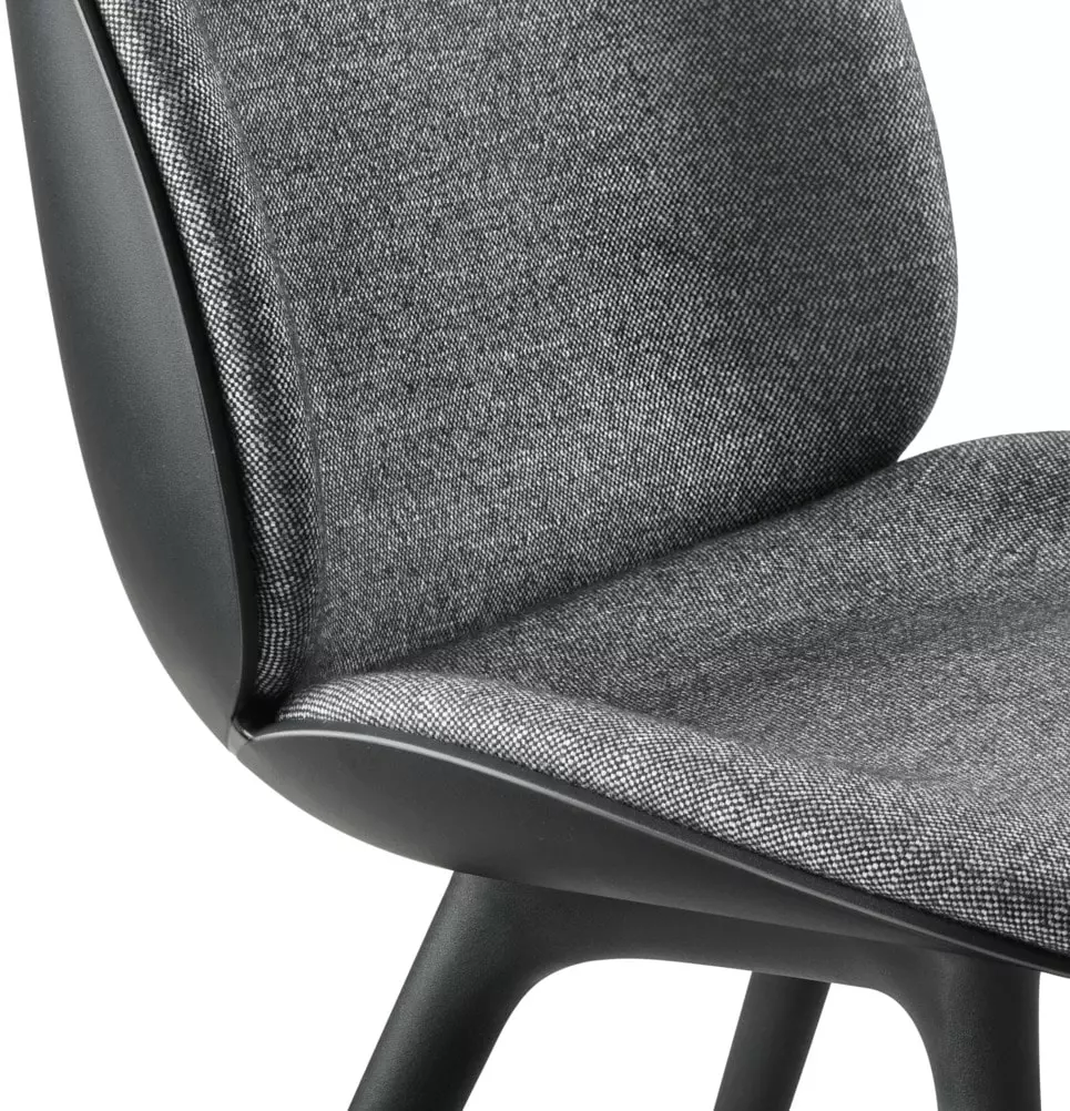 Gubi Beetle Stuhl Gepolstert Vorderseite / Kunststoffbasis, Plain 0023 4 Gubi Beetle Stuhl Gepolstert Vorderseite / Kunststoffbasis, Plain 0023 – Bild 4