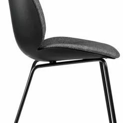 Gubi Beetle Stuhl Gepolstert Vorderseite / Kegelförmige Basis, Plain 0023 -Cozy Living gubi beetle dining chair front matt black 2