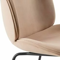 Gubi Beetle Stuhl Gepolstert / Kegelförmige Basis, Sunday 034 -Cozy Living gubi beetle dining chair front matt black 27