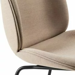 Gubi Beetle Stuhl Gepolstert / Kegelförmige Basis, Remix 3 233 -Cozy Living gubi beetle dining chair front matt black 31