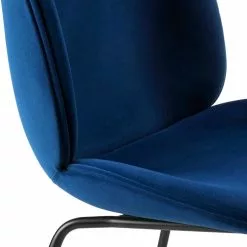 Gubi Beetle Stuhl Gepolstert / Kegelförmige Basis, Sunday 003 -Cozy Living gubi beetle dining chair front matt black 35