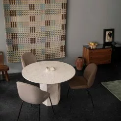 Gubi Beetle Stuhl Gepolstert / Kegelförmige Basis, Remix 3 233 -Cozy Living gubi beetle stuhl gepolstert kegelformige basis 3 scaled