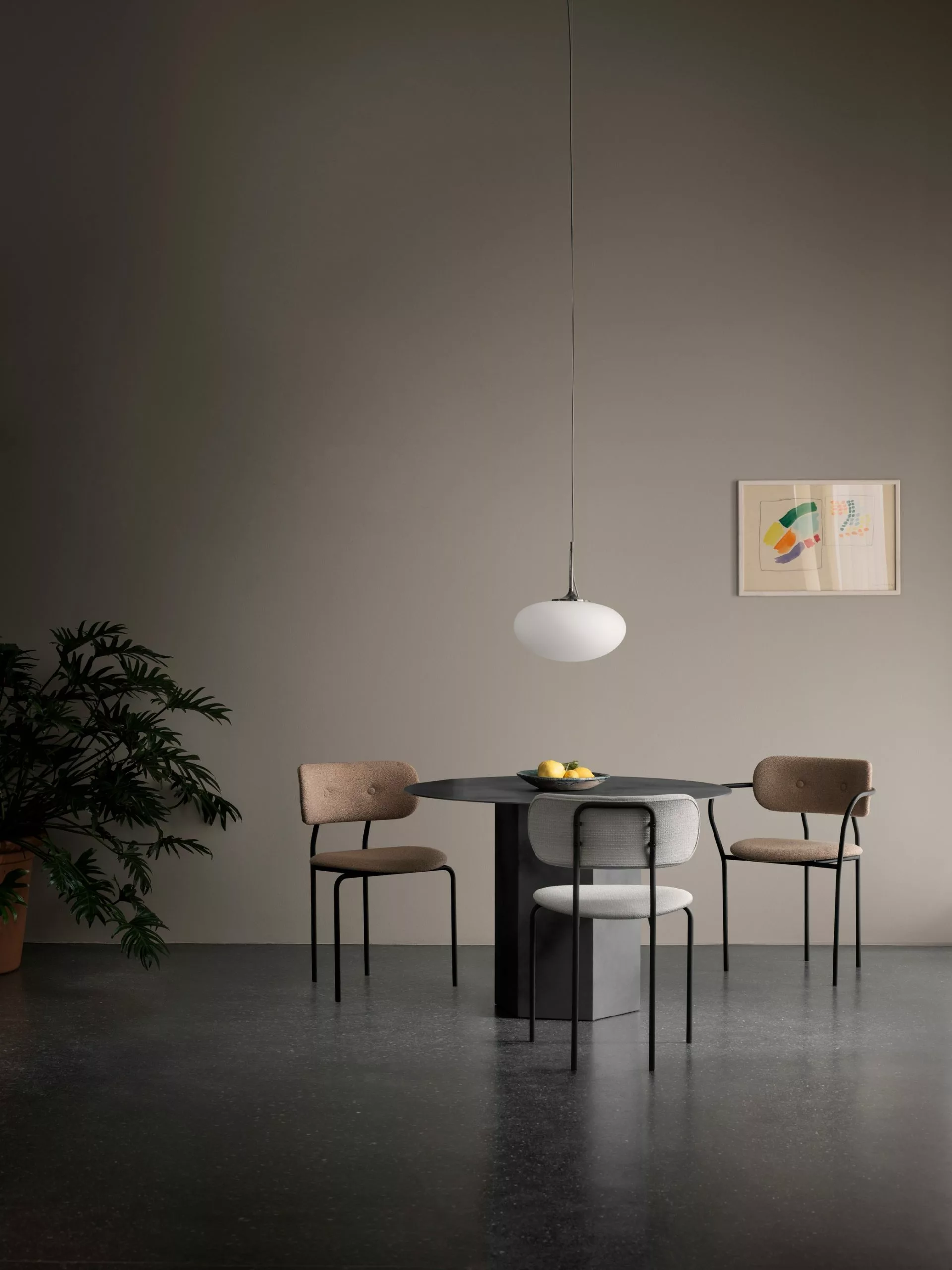 Gubi Coco Esszimmerstuhl Gepolstert, Eero Special Fr 106 2 Gubi Coco Esszimmerstuhl Gepolstert, Eero Special Fr 106 – Bild 2