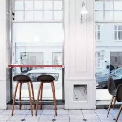 Gubi 3D Barstuhl H65cm, Walnut/ Shy Cherry -Cozy Living gubi gubi 3d barstuhl h65cm walnut black 2