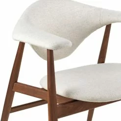 Gubi Masculo Esszimmerstuhl, Geöltes Walnussholz / Plain 0026 -Cozy Living gubi masculo dining chair wood base 11