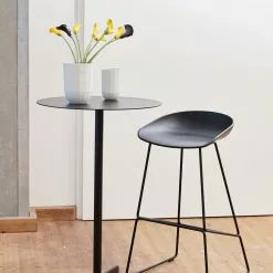 Hay AAS 38 Barhocker Hoch, Schwarzes Gestell / Dusty Green -Cozy Living hay aas 38 barhocker hoch schwarzes gestell 1 1