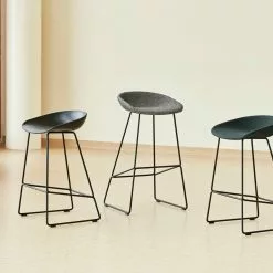 Hay AAS 38 Barhocker Niedrig, Schwarzes Gestell / Schwarz 11 Hay AAS 38 Barhocker Niedrig, Schwarzes Gestell / Schwarz -Cozy Living hay aas 38 barhocker kurz schwarzes gestell 5