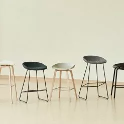 Hay AAS 32 Barhocker Hoch, Mit Wasserlack Behandelte Eiche / Weiß -Cozy Living hay about a stool aas 32 barhocker hoch 7 scaled