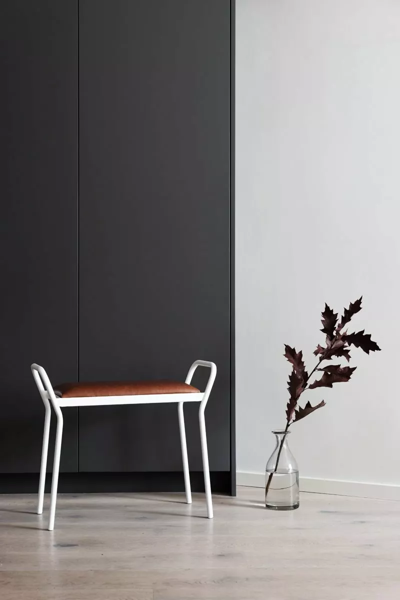 Maze Anyone Hocker, Weiß/Vintage Cognac 4 Maze Anyone Hocker, Weiß/Vintage Cognac – Bild 4