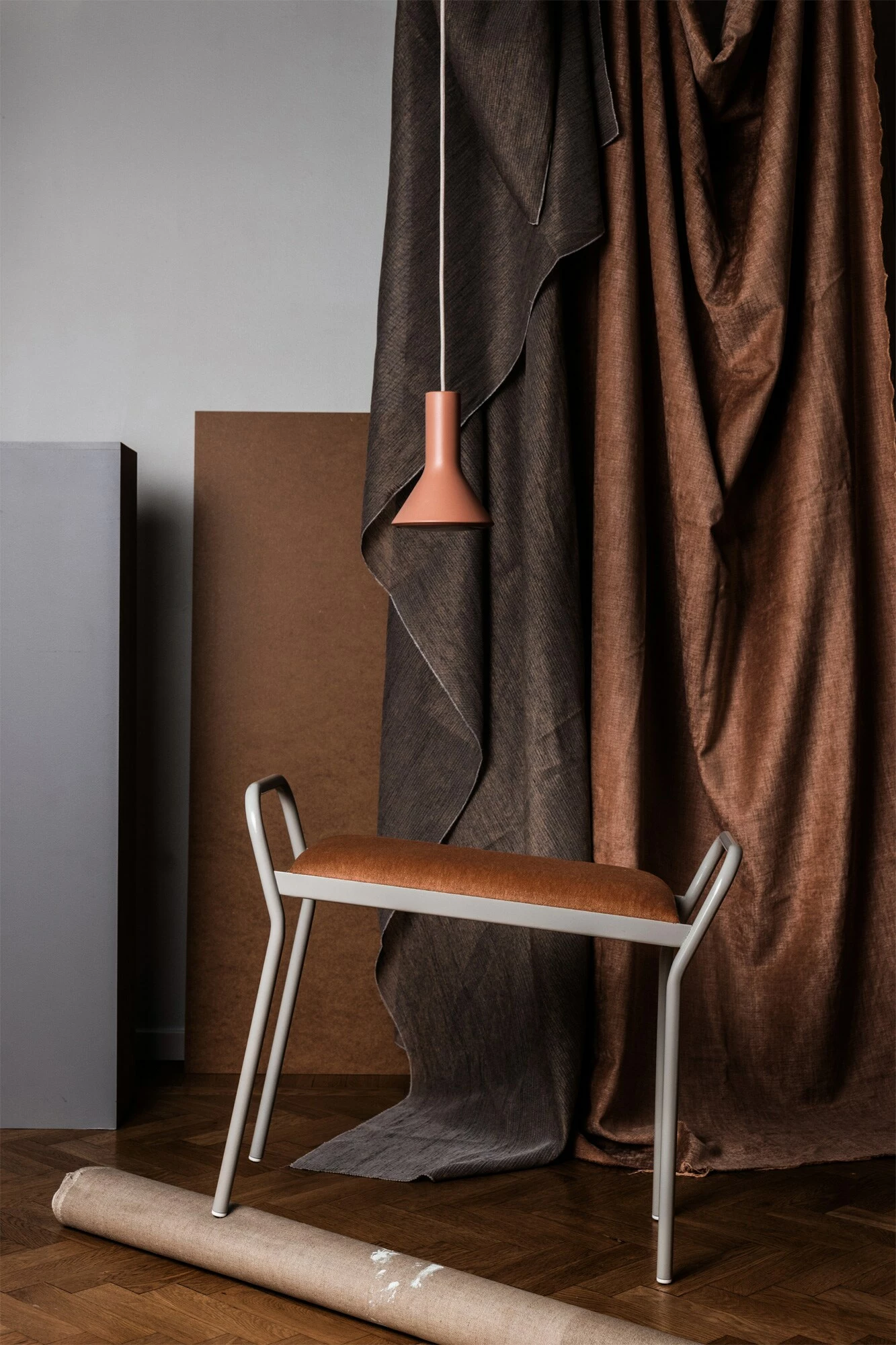 Maze Anyone Hocker, Grau/Rost 3 Maze Anyone Hocker, Grau/Rost – Bild 3