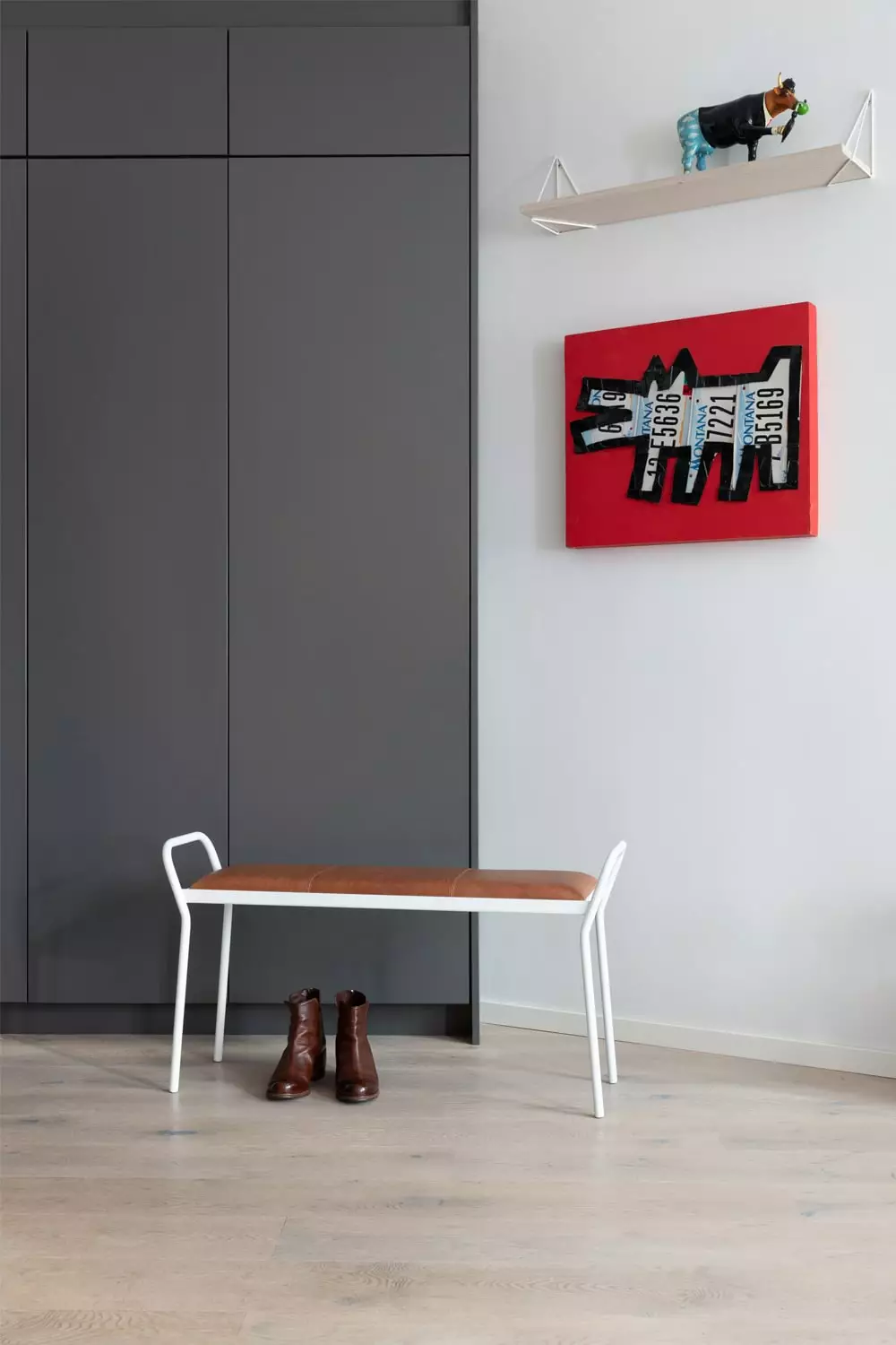 Maze Anytwo Hocker, Weiß/ Vintage Cognac 3 Maze Anytwo Hocker, Weiß/ Vintage Cognac – Bild 3