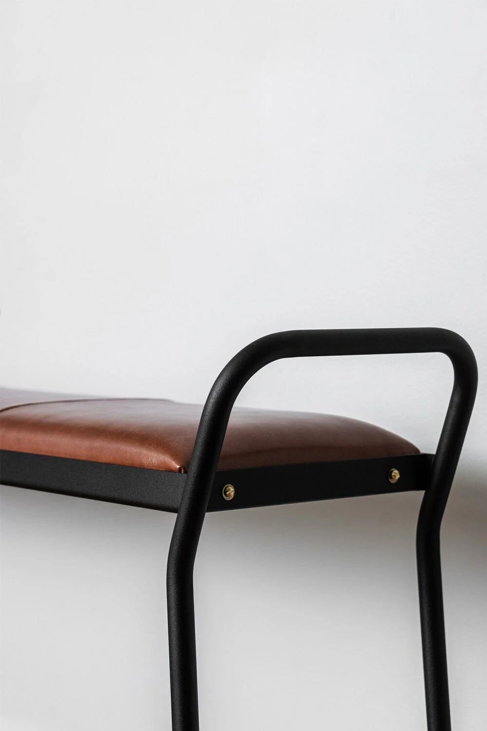 Maze Anytwo Hocker, Schwarz/ Vintage Cognac 3 Maze Anytwo Hocker, Schwarz/ Vintage Cognac – Bild 3