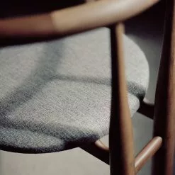 New Works Bukowski Stuhl, Walnussfarben / Carnarvon F7090-22 -Cozy Living new works bukowski 39