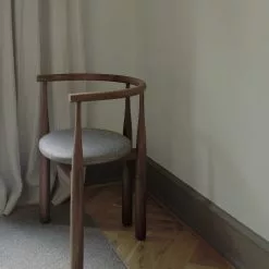 New Works Bukowski Stuhl, Walnussfarben / Carnarvon F7090-22 -Cozy Living new works bukowski 40 scaled