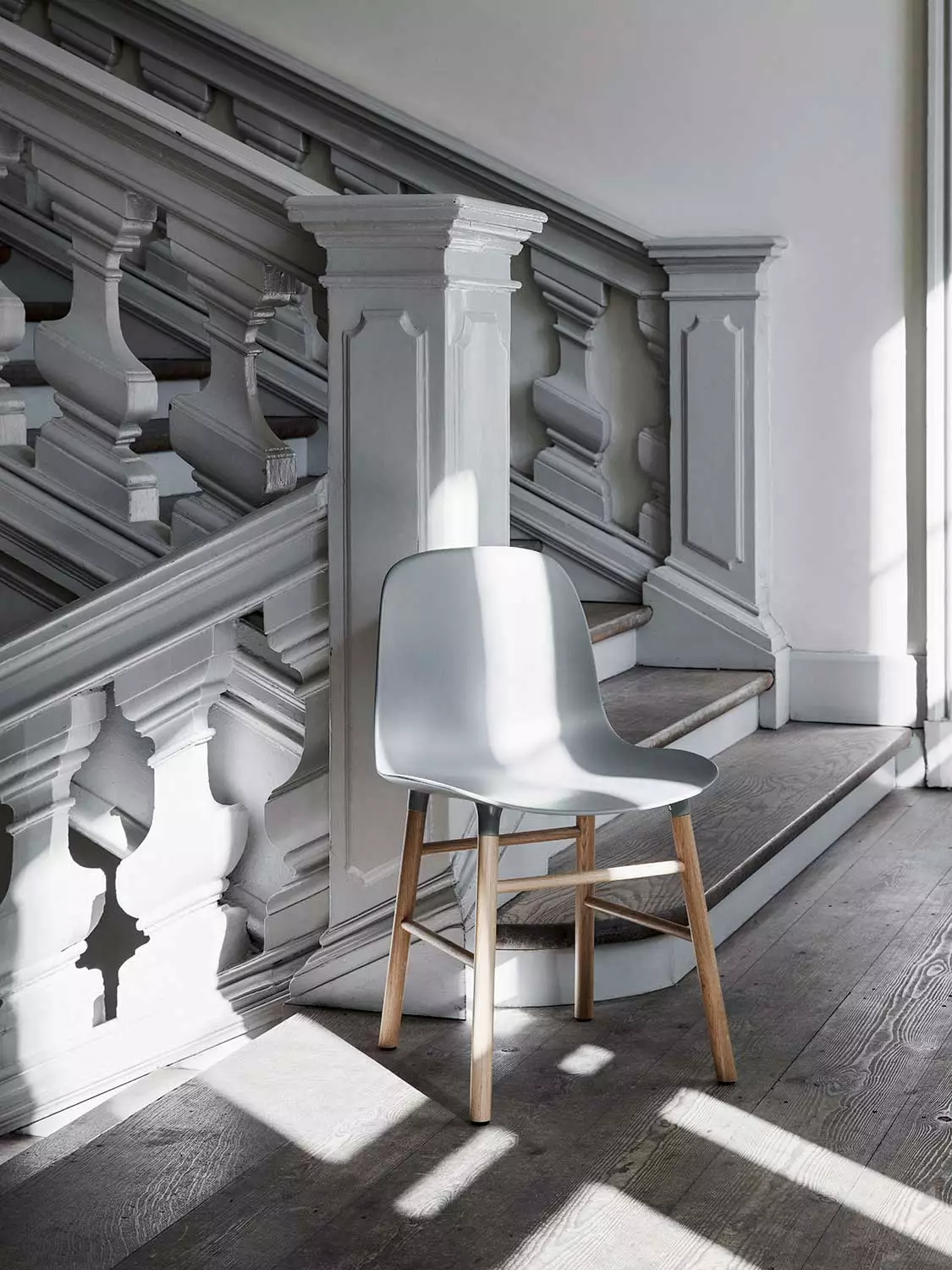 Normann Copenhagen Form Stuhl, Weiss/Eiche 5 Normann Copenhagen Form Stuhl, Weiss/Eiche – Bild 5