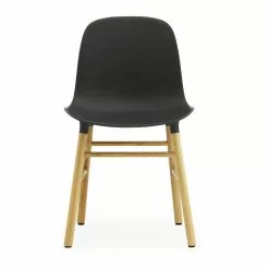 Normann Copenhagen Form Stuhl, Schwarz/Eiche