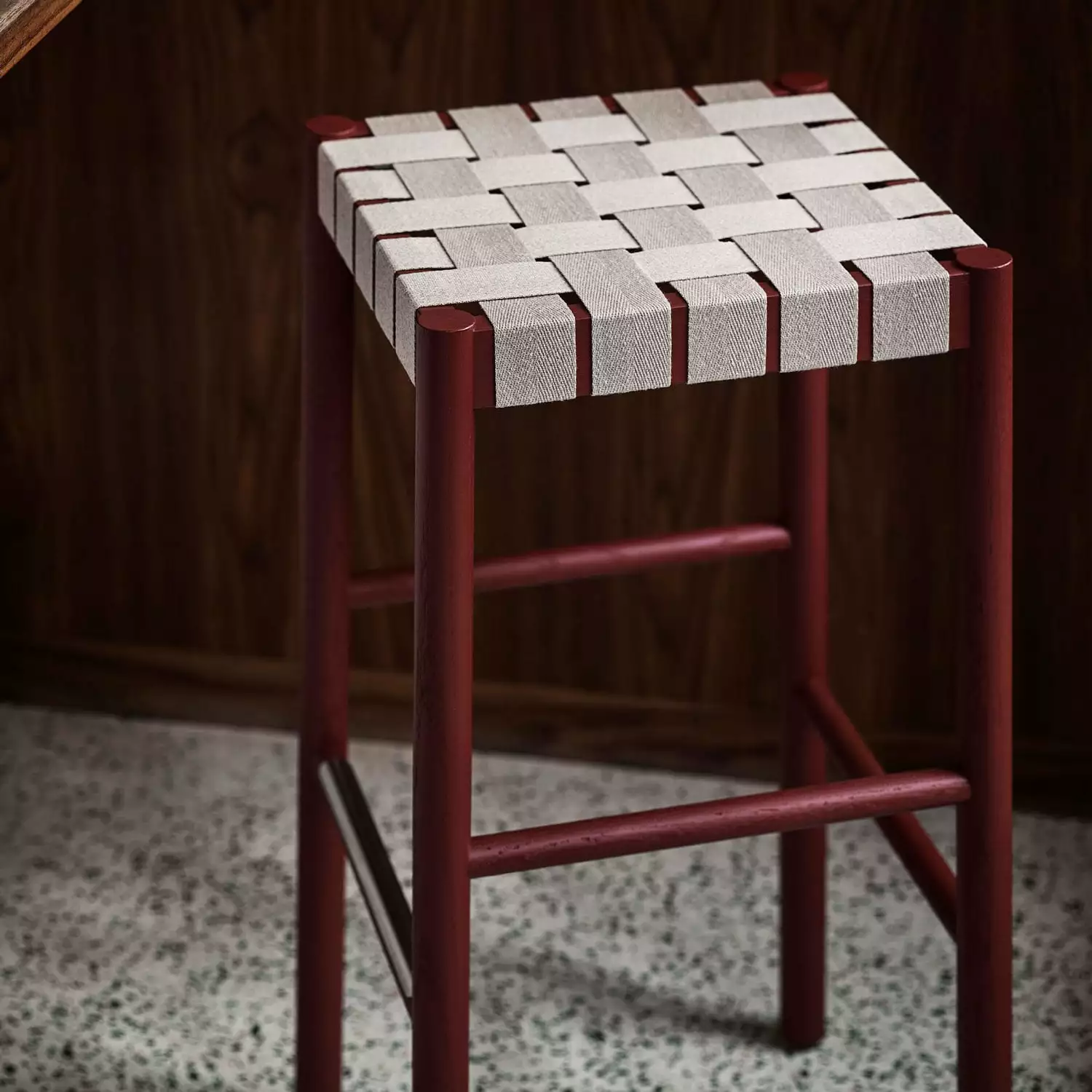 &Tradition Betty TK7 Barhocker TK7, Maroon / Natürlich 2 &Tradition Betty TK7 Barhocker TK7, Maroon / Natürlich – Bild 2